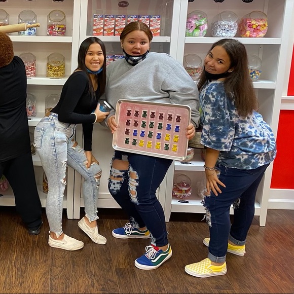 Meet your Posher, Adri - Picture 1 of 1